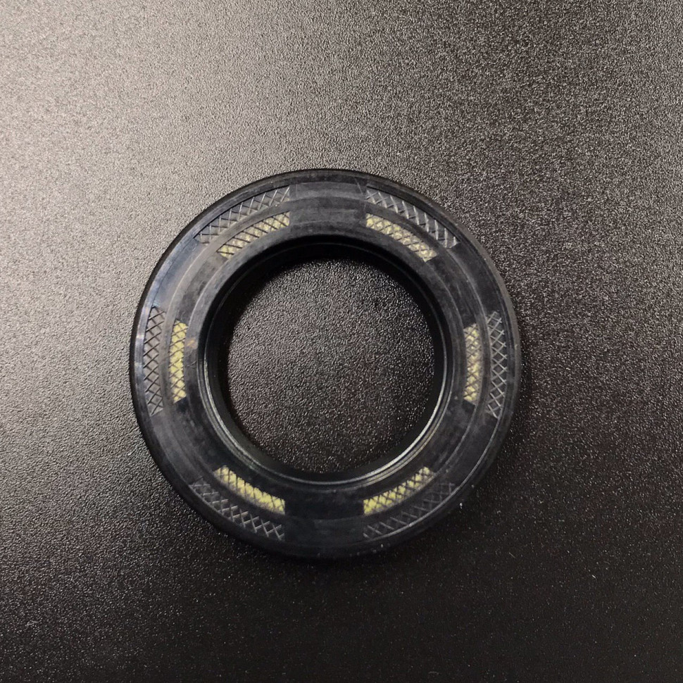 Сальник Suzuki DT150-225/DF90-300 09282-24004