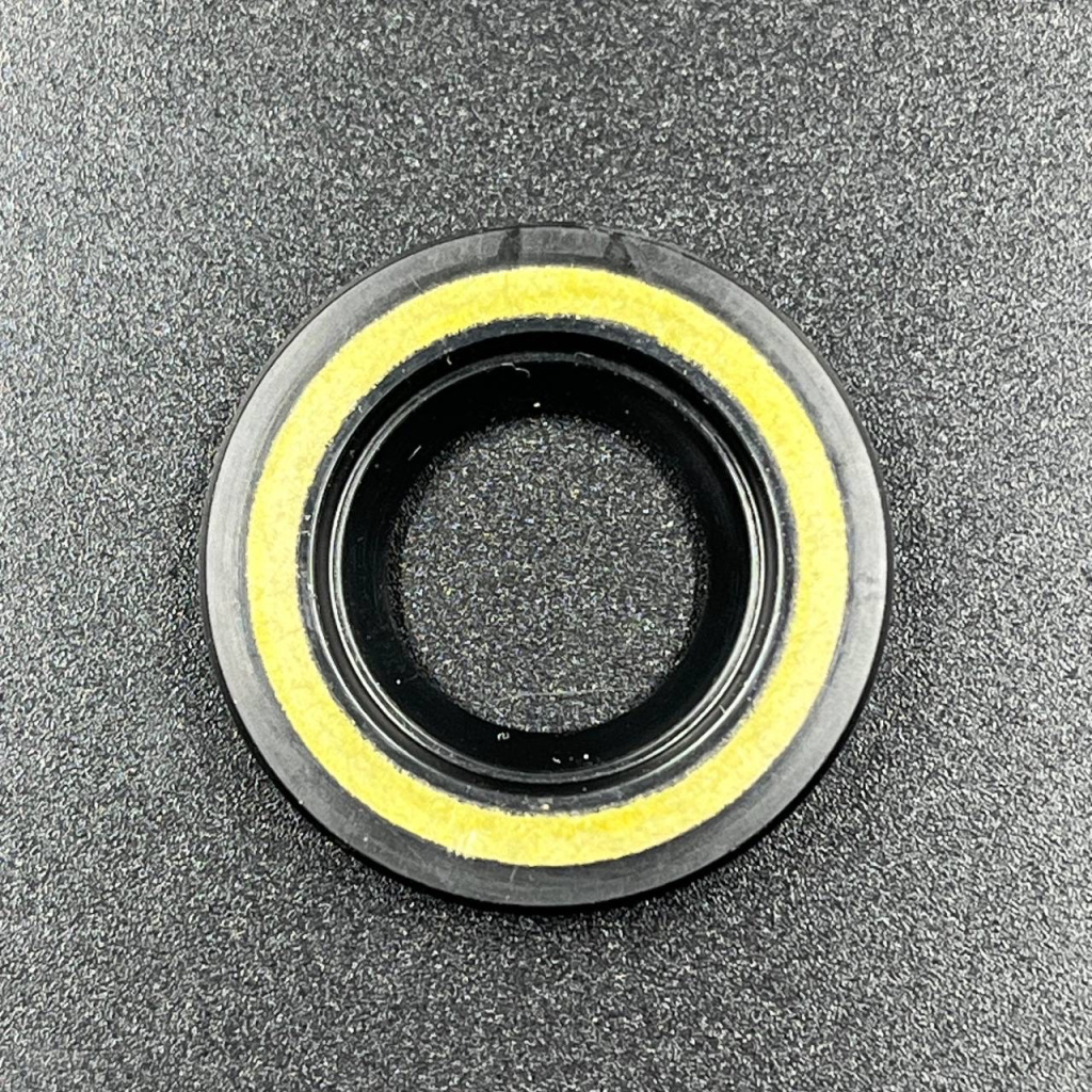 Сальник Yamaha (93104-16M01; 93104-16M04; 93101-16M36) (16x30x5) (Omax)