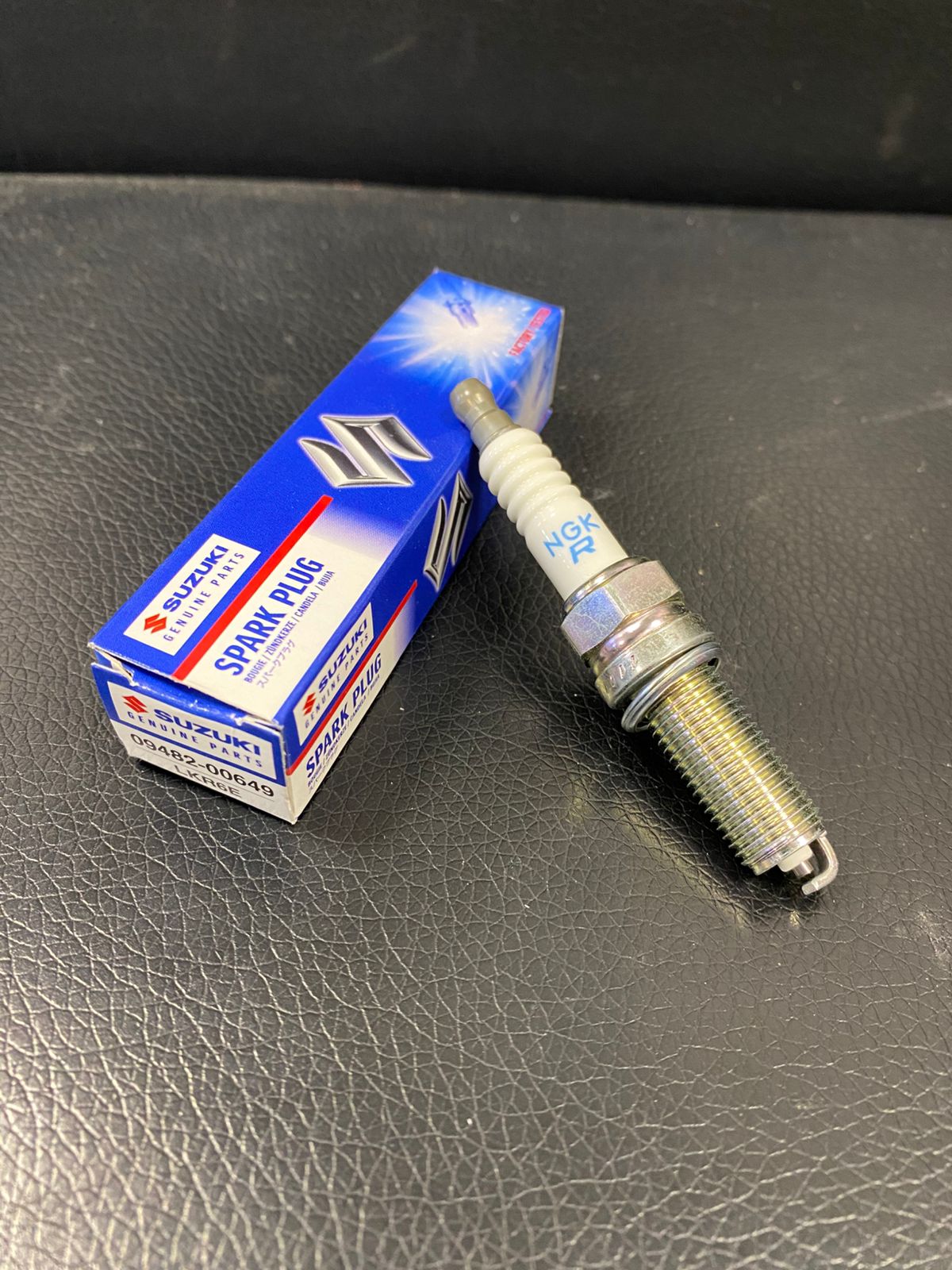 Свеча зажигания NGK LKR6E Suzuki оригинал 09482-00649