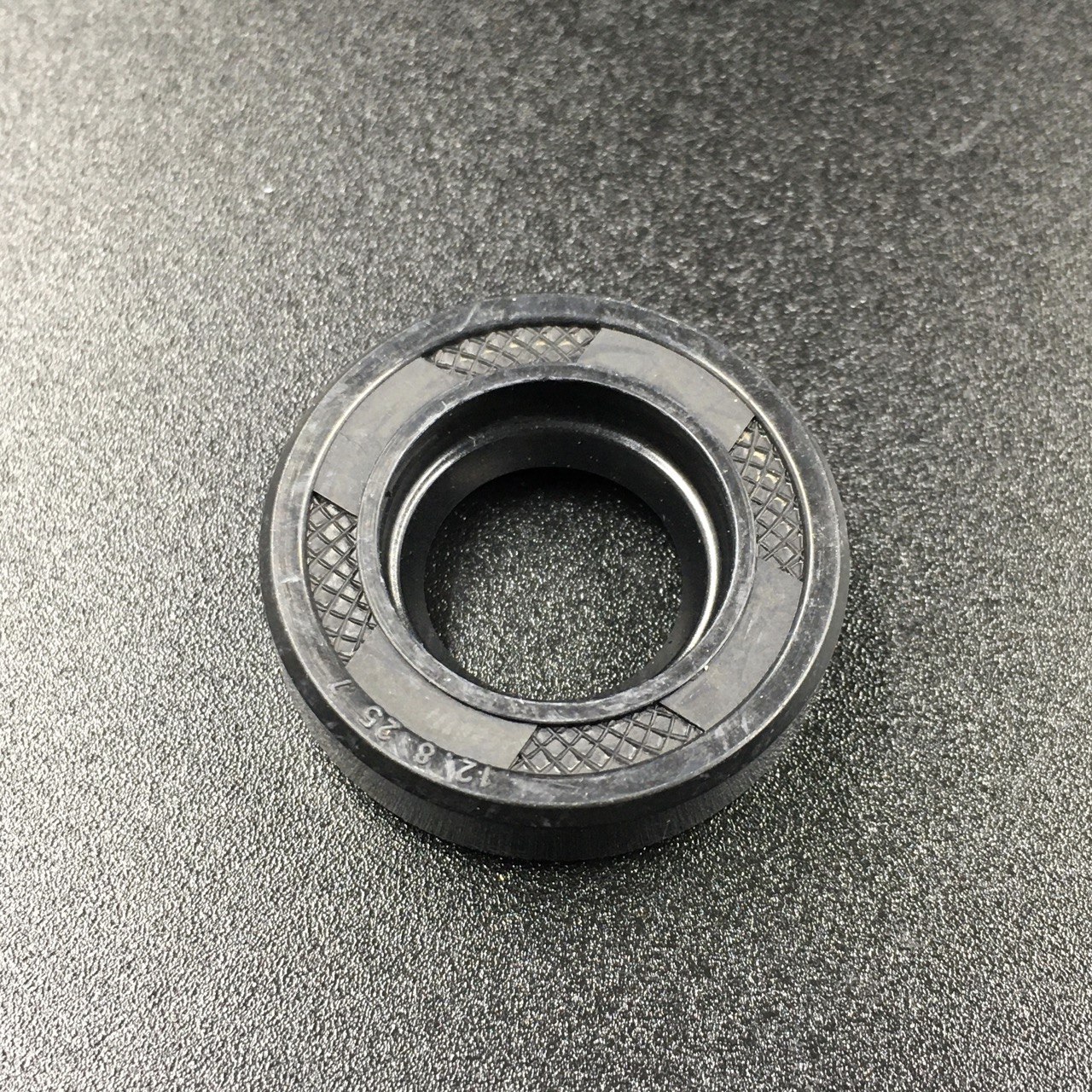 Сальник Suzuki (09282-12010) (12.8x25x7) (Omax) 09282-12010-TW