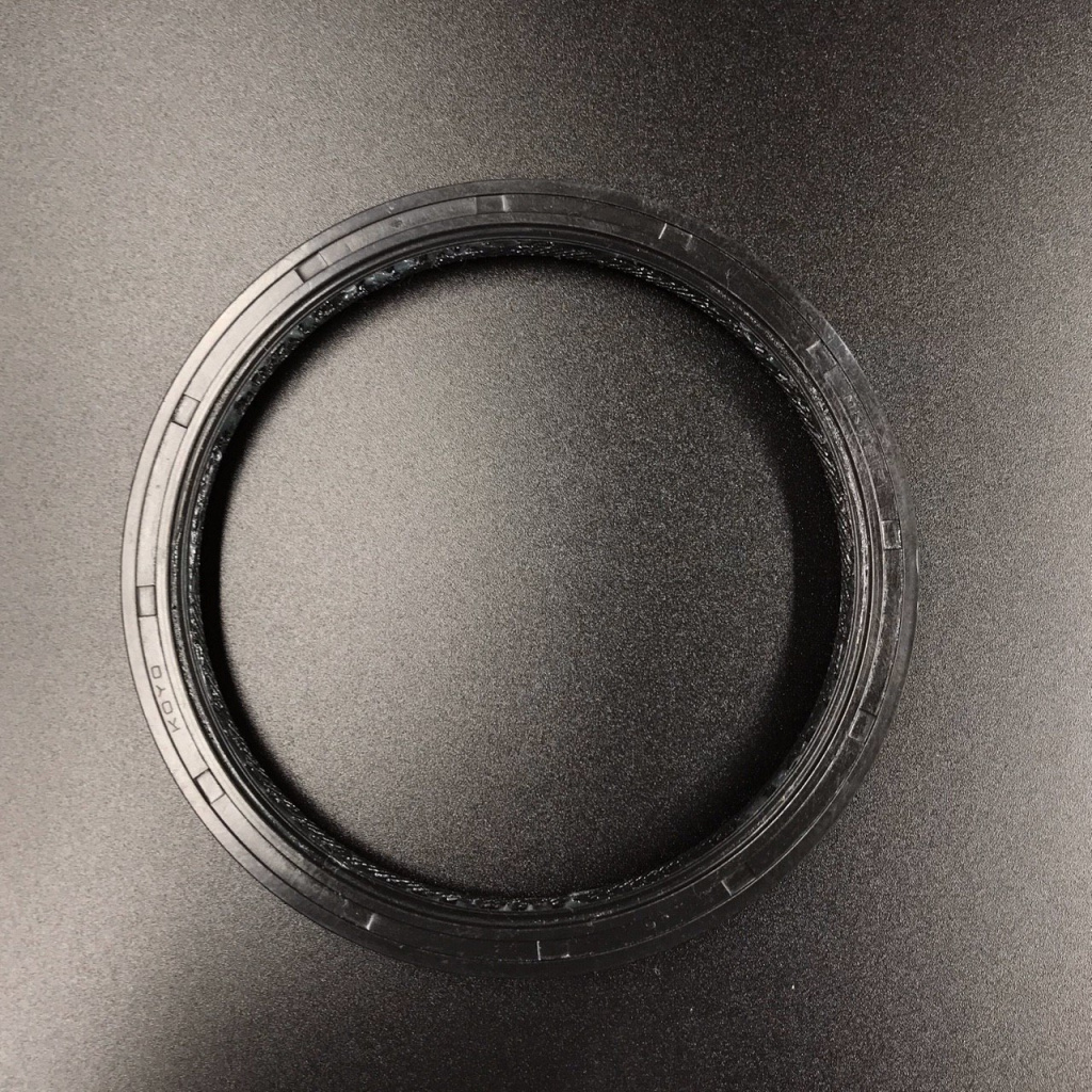 Сальник коленвала Suzuki DF150-350A 09283-91001