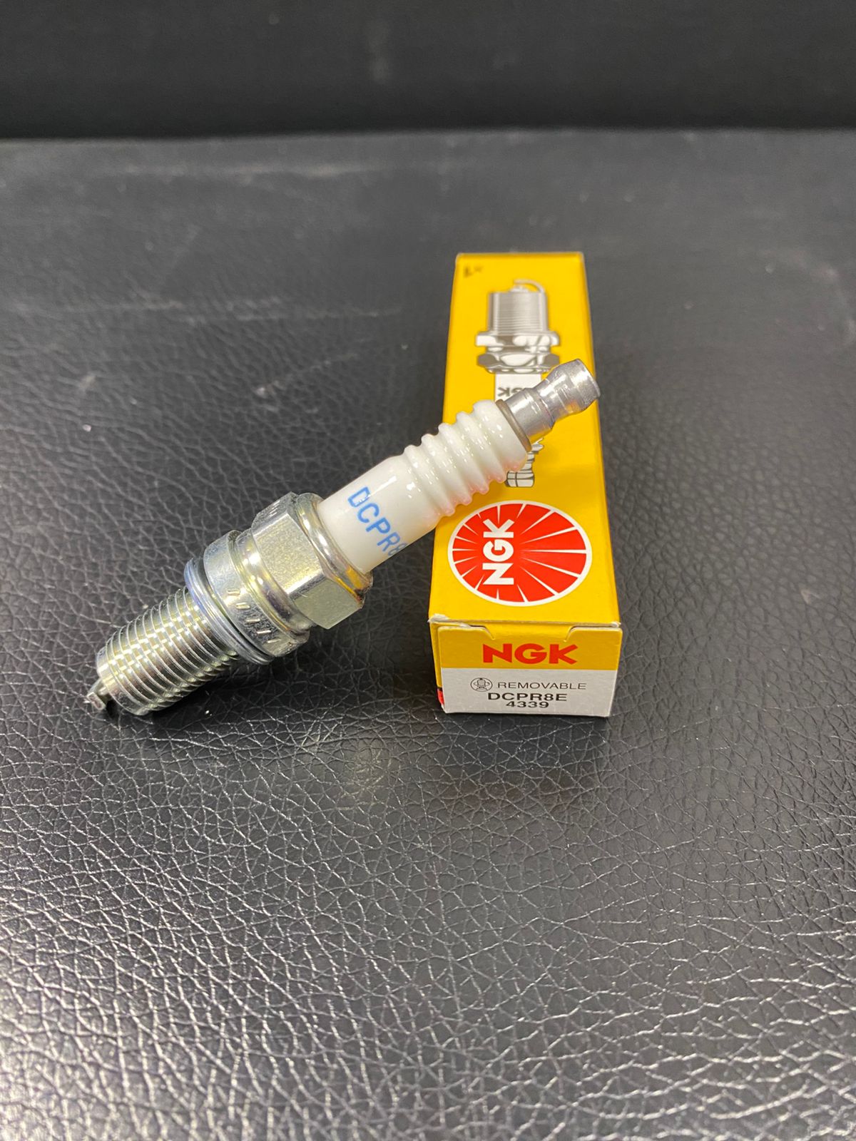 Свеча зажигания NGK DCPR8E 4339